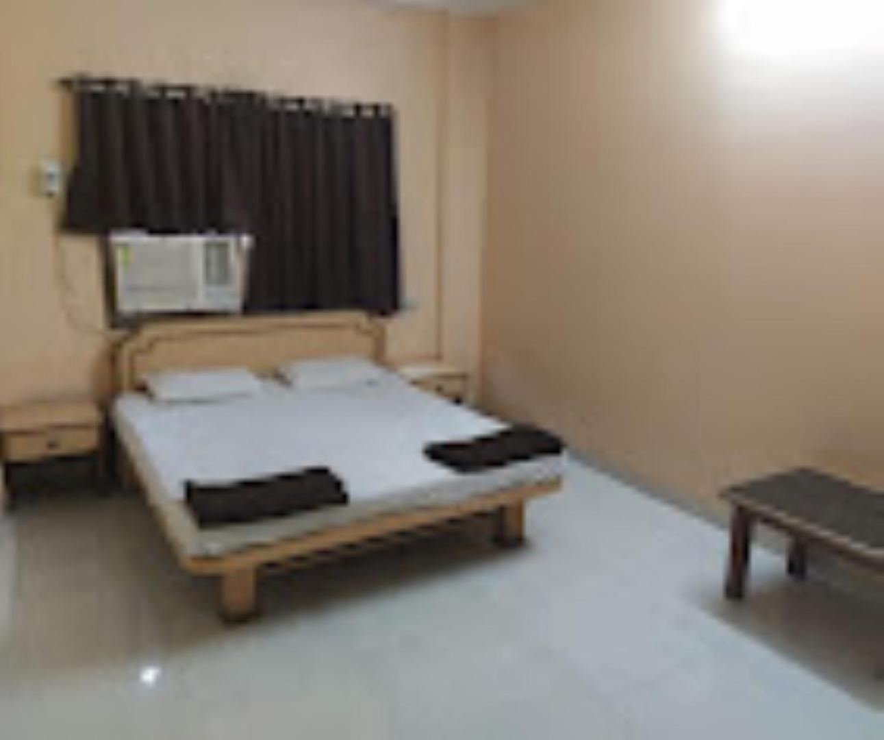 Hotel Pritam Palace , Dhule Eksteriør bilde