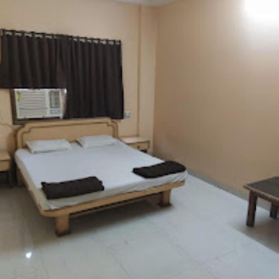 Hotel Pritam Palace , Dhule Eksteriør bilde