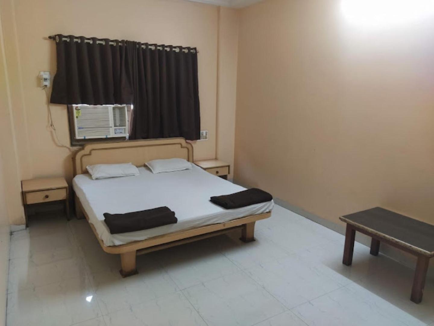 Hotel Pritam Palace , Dhule Eksteriør bilde